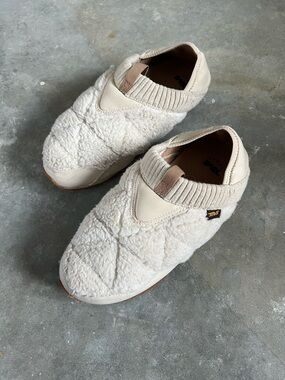 Teva ReMember Moc Fleece Cream Slip-Ons